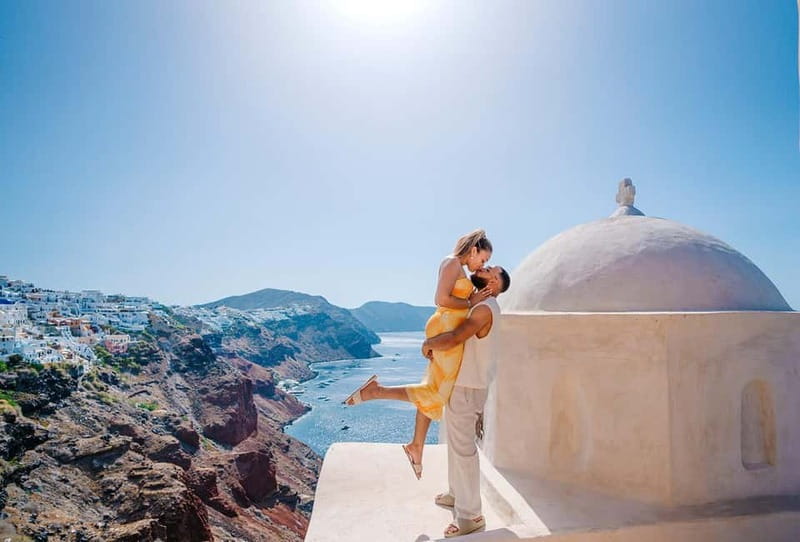 Santorini: Oia Private Couple Photoshoot with 35 Photos - Oia and Imerovigli: the settings that make your photos feel instantly real