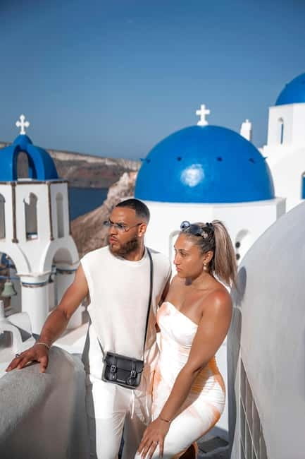 Santorini: Oia Private Couple Photoshoot with 35 Photos - What the private photoshoot feels like in real time