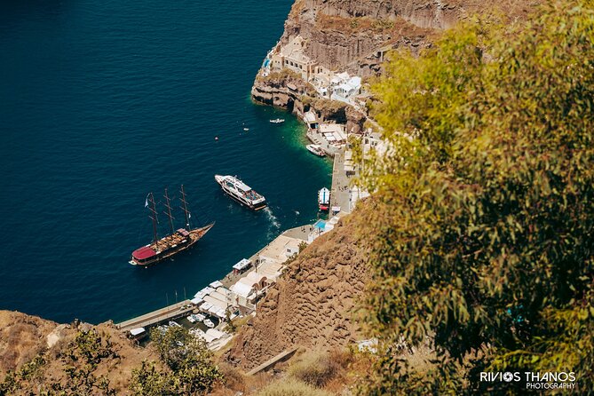 Santorini_Panoramic Tour - Stop 3 Kamari Black Beach: volcanic shoreline and a real walk