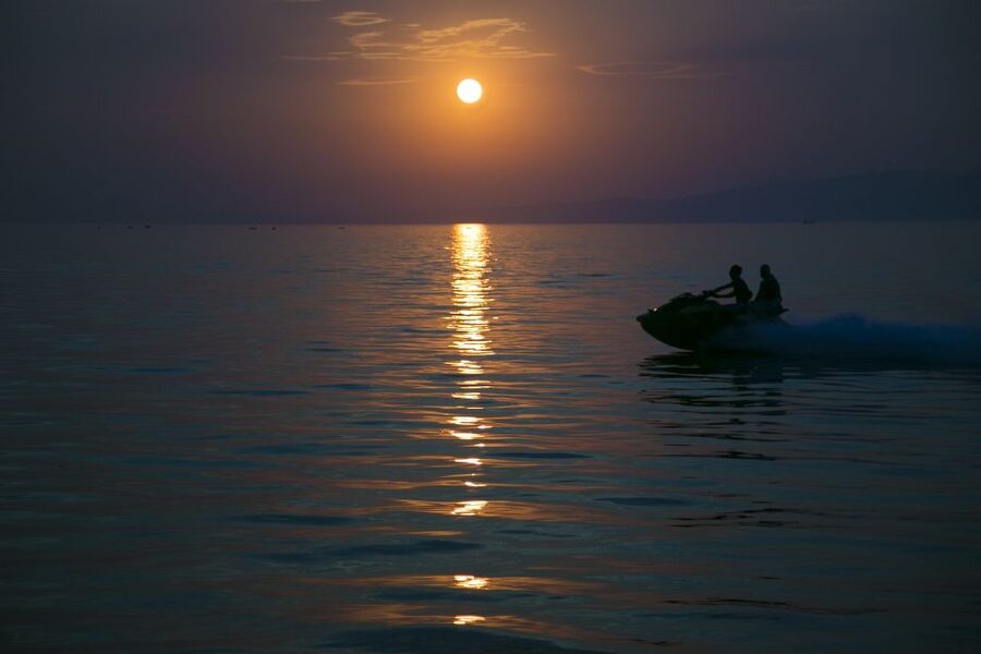 Santorini: Perivolos Beach Jet Ski Rental - Entering Extreme Water Sports: Briefing First, Riding Second