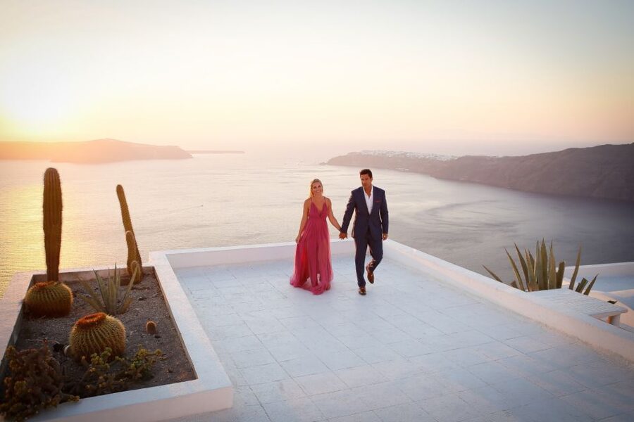 Santorini: Photo Shoot with a Private Vacation Photographer - Why a private photographer works so well in Santorini