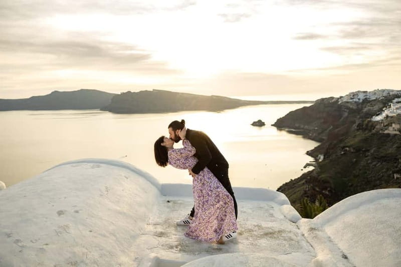 Santorini: Photo Tour With Professional Photographer - 3-hour Santorini route: Oia plus caldera views and black sand