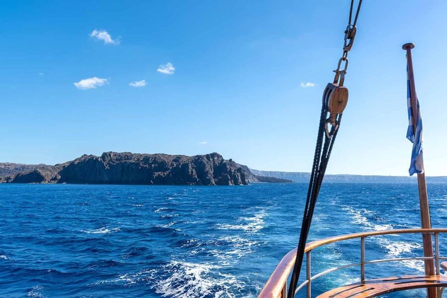 Santorini Port: Cruise to Volcano, Hot Springs & Thirassia - Getting to Fira Old Port and staying on schedule