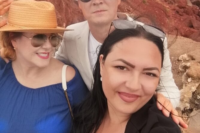 Santorini Private 5-Hour Tour with Local Guide & Sunset in Oia - Stop 5: Artemis Karamolegos Winery, and the optional Aroma Avlis lunch