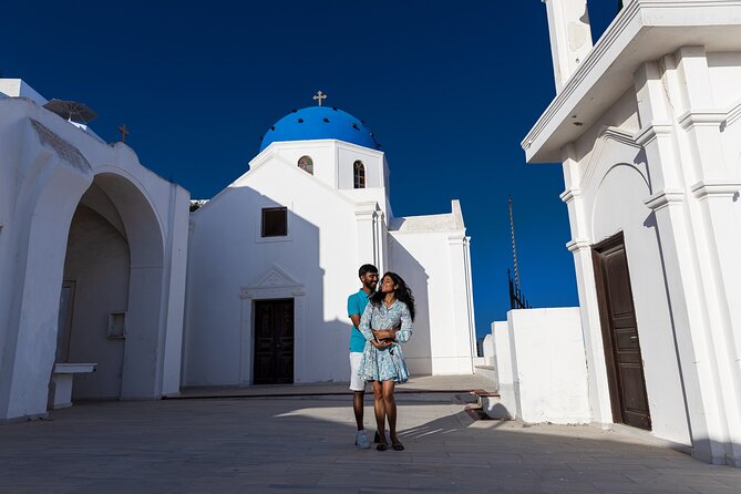 Santorini Private Casual Photoshoot in Oia and Imerovigli - Stop 1: making the Blue Dome Santorini shot look effortless