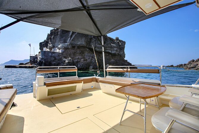 Santorini Private Cruise Sightseeing Tour with BBQ and Drinks - BBQ and drinks aboard: why the meal is a big part of the experience