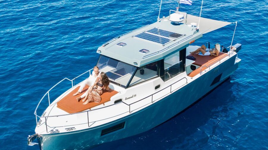 Santorini: Private Diamond 36 Motor Yacht Caldera Cruise - A new way to see the Santorini caldera from Ammoudi Bay