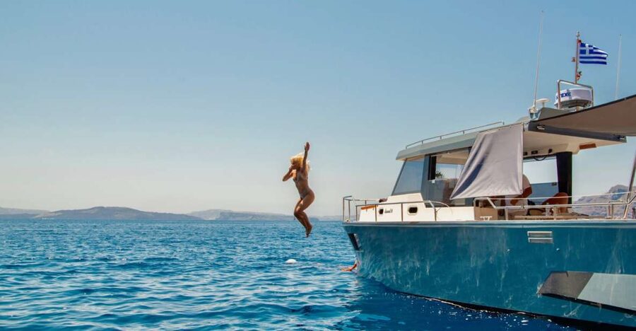 Santorini: Private Diamond 36 Motor Yacht Caldera Cruise - Who this cruise suits best