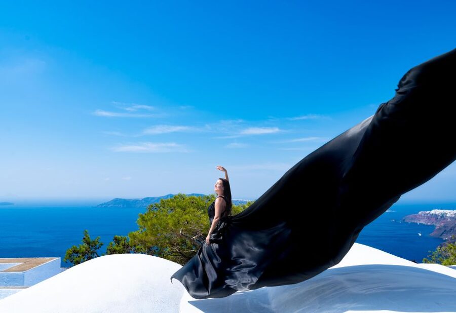 Santorini: Private Flying Dress Photoshoot with Pickup - Key things that make this flying dress shoot work
