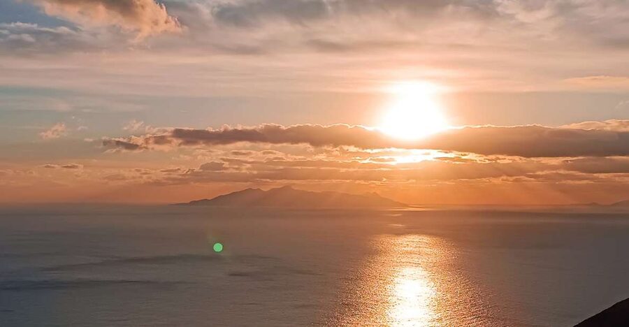 Santorini: Private Guided Sunrise Tour with a Sunrise View - Private guide and driver: the real value of paying for speed