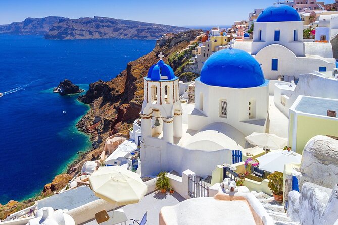 Santorini Private Highlights Tour & Wine Tasting with local guide - Red Beach: volcanic color with a real-world caution