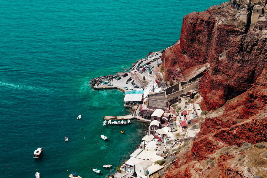 Santorini: Private Motorboat Cruise and Volcano Hike - The volcano hike: active terrain plus guide-led context