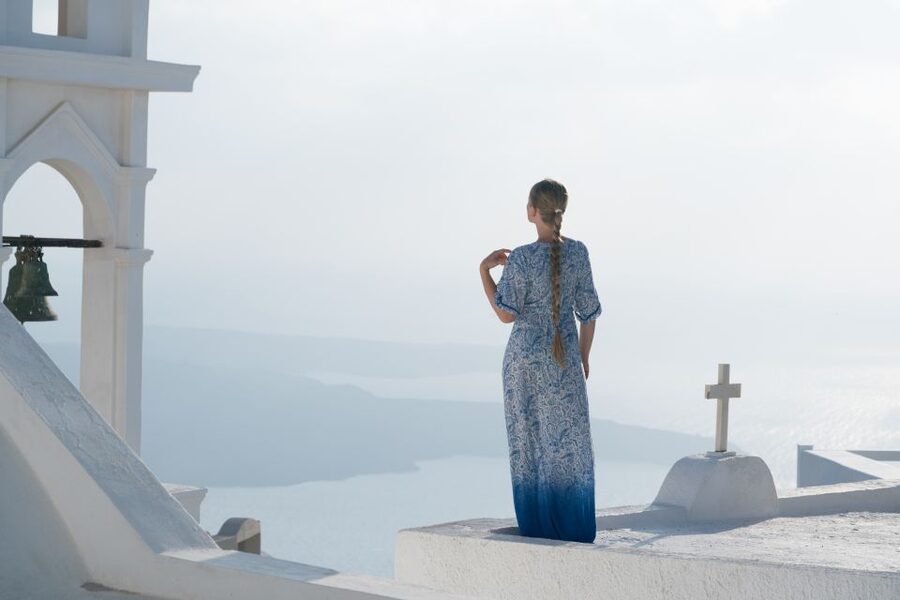 Santorini: Private Photo Shoot in Fira or Imerovigli - Should you book this Santorini private photoshoot?