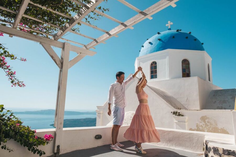 Santorini Private Photoshoot - Entering Oia the Photo-Way: Marble Streets to the Castle