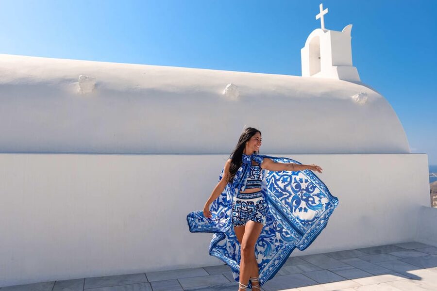 Santorini: Private Photoshoot Tour by a Pro Photographer - Imerovígli photo stop: The classic white-and-blue angles close up