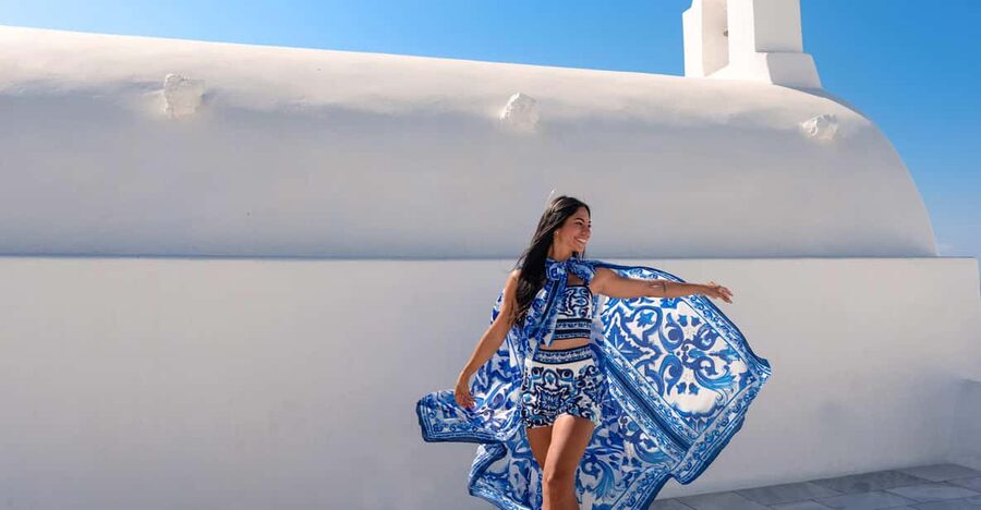 Santorini: Private Photoshoot Tour by a Pro Photographer - Meeting point in Imerovigli: Your shoot starts in the right place