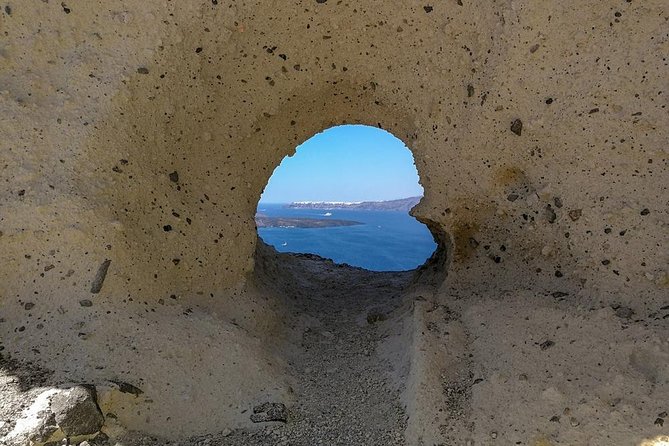 Santorini Private Romantic Tour with Dinner & Wine Tasting - Why this Santorini romantic private tour is built for couples