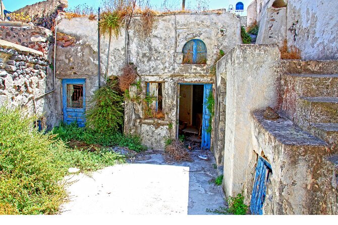 Santorini: Private Sightseeing Tour with Local Guide - Akrotiri Lighthouse: A Maritime Ending Before the Drop-Off