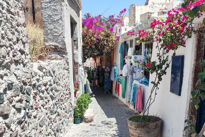 Santorini: Private Sightseeing Tour with Local Guide - Where the Day Starts: Blue Domes, Oia, and the Photo-First Mindset
