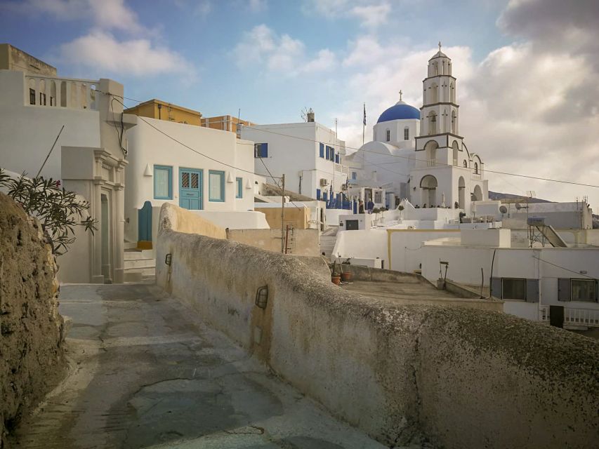 Santorini: Private Sunrise Tour with Breakfast and Oia Visit - Guides, private pacing, and the small touches that add up