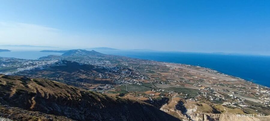 Santorini: Private Sunset Tour with Picnic & Transfer - Value check: $176 for a private route and sunset payoff
