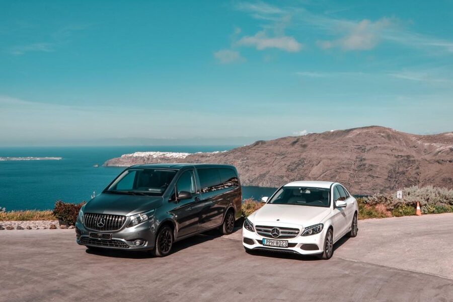 Santorini: Private Tailor-Made Land Tour with a Local Driver - Oia viewpoint time: the iconic photos, with control