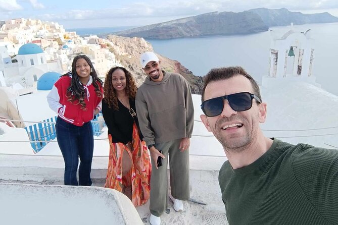 Santorini Private Tour Blue Domes - Oia for one hour: how to make it count