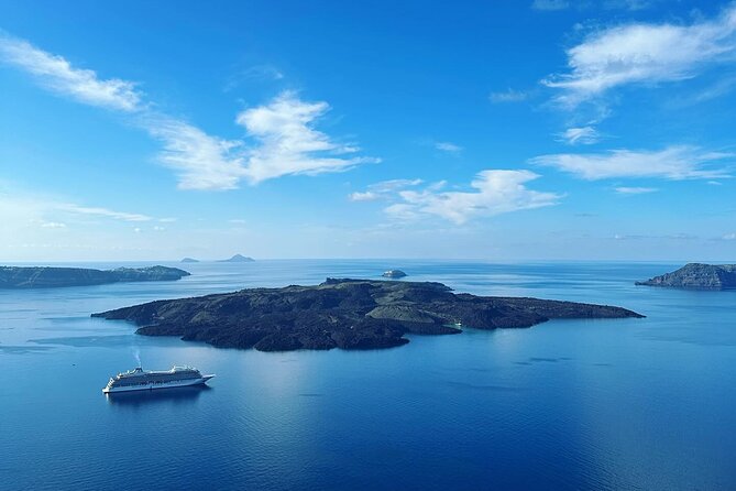 Santorini Private Tour - Colors of Santorini - The guide effect: why this tour scores so well on professionalism