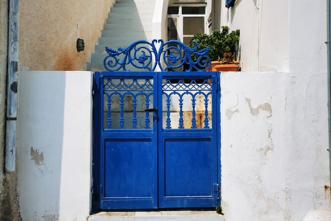 Santorini Private Tour Highlights 6h for Groups and Families - Stop 6: Perissa Black Sand Beach, Meltemia protection, and a quick swim window