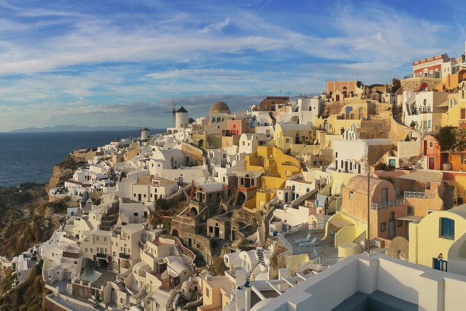 Santorini Private Tour in Spanish - Oia’s Iconic Hillside View and Sunset Town Energy