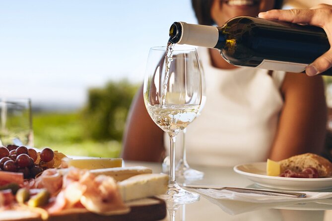 Santorini Private Wine Tasting Tour with Greek Lunch - Getting picked up in a steep place: the real logistics benefit