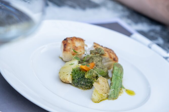 Santorini Private Wine Tour with Dinner & Oia Sunset - Dinner and Greek Lunch: Why the Food Belongs on a Wine Tour