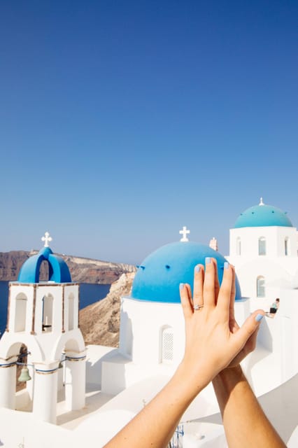 Santorini Proposal: A Luxury Photoshoot for Your Yes! Moment - The 45-minute proposal capture, discreet and editorial