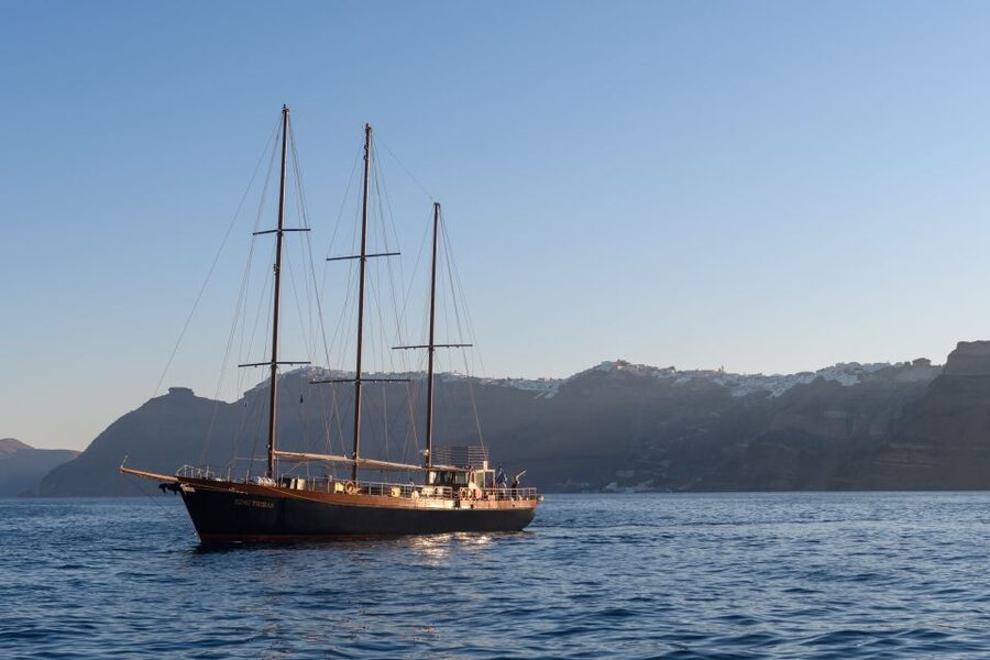 Santorini: Romantic Sunset Caldera Cruise with Dinner - Key things that make this cruise worth your time