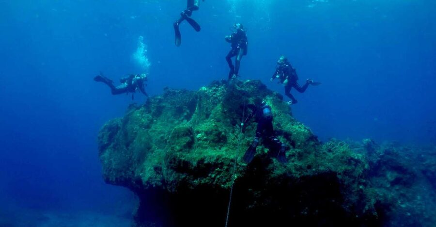 Santorini: Scuba Diving Experience for Beginners - The pre-scuba lesson: equipment, signals, and safety in plain language