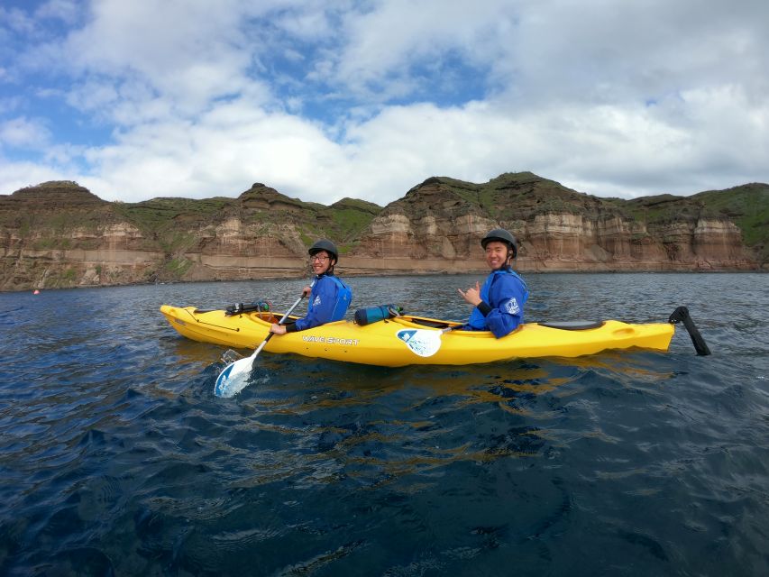 Santorini: Sea Caves Kayak Trip with Snorkeling and Picnic - Getting in the kayak without stress: capacity and body mechanics