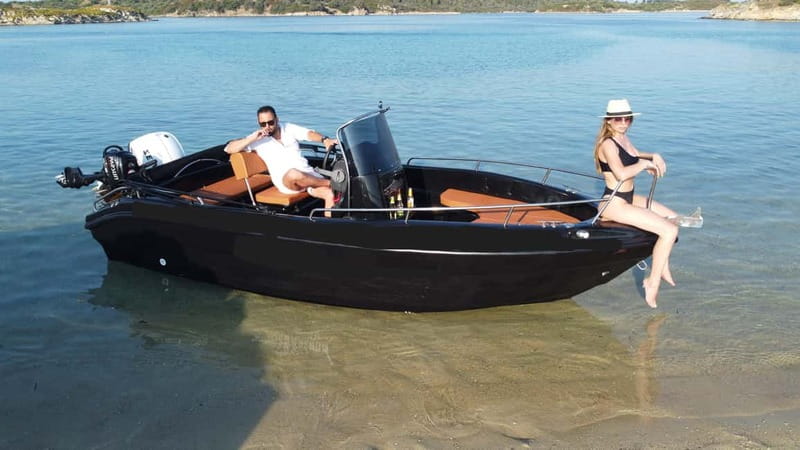 Santorini: Self-Drive Boat Rental without Boat License - Your boat comfort checklist: shade, swim ladder, music, and the little things
