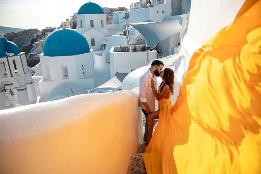 Santorini: Unique Flying Dress Photoshoot Experience - Where you shoot is adjustable, including having it at your resort