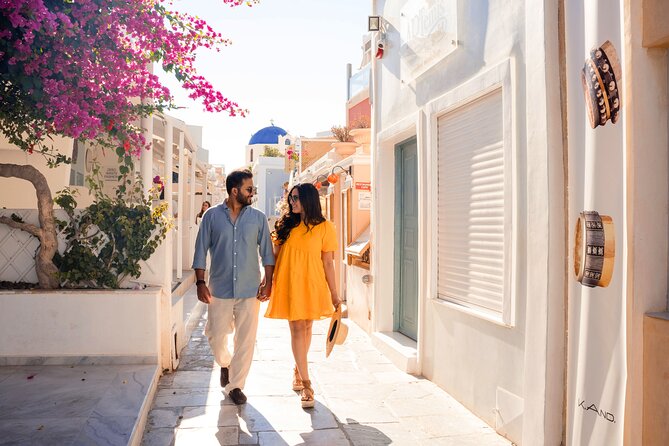 Santorini Vacation Photoshoot - The flow of a 1-hour session near the Blue Domes