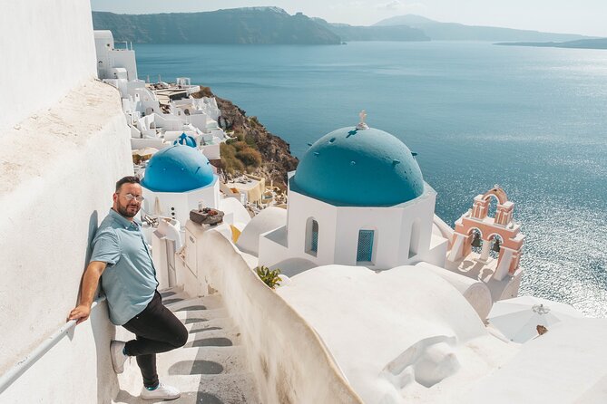 Santorini Vacation Photoshoot - Crowds, heat, and why your time choice matters
