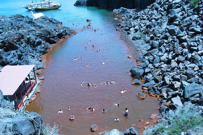 Santorini Volcanic Islands Cruise: Volcano,Hot Springs,Thirassia and Oia Sunset - Oia Sunset: Panoramic Views, Crowd Pressure, and the 15-Minute Exit Rule