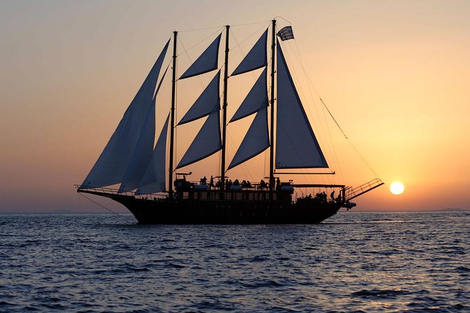 Santorini Volcanic Sunset Cruise - Meeting points and transfers: how to avoid wasting time at the end