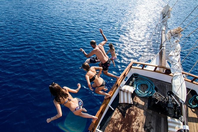 Santorini Volcanic Sunset Cruise - Volcano and hot springs: what each stage is really doing for you