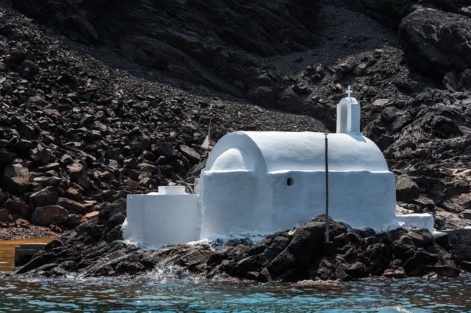 Santorini Volcano and Hot Springs Cruise Tour from Fira Old Port - A half-day boat escape from Fira Old Port