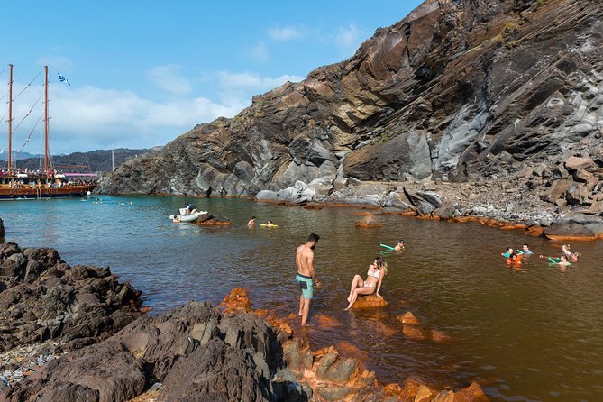 Santorini Volcano and Hot Springs Cruise Tour from Fira Old Port - Boat ride comfort, timing, and the “late person” problem