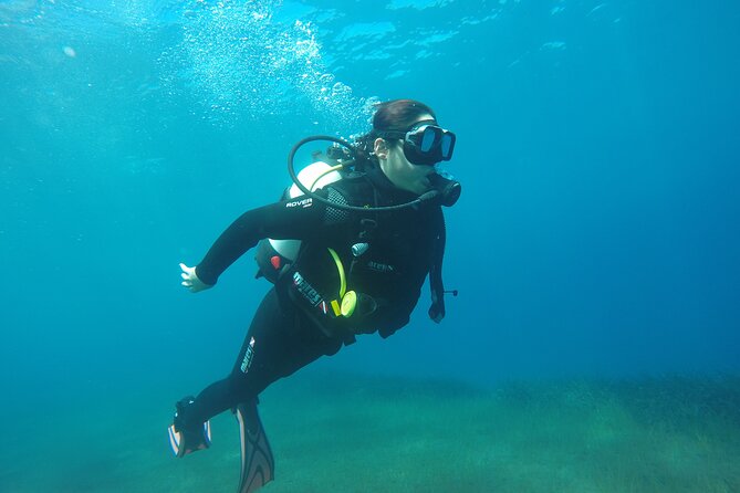 Scuba Diving Experience in Santorini - Your instructor and the coaching style that helps nervous beginners