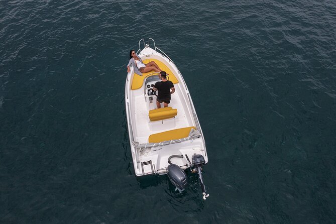 Self-Drive License-Free Boat Rental in Santorini from Vlichada - Why drive your own Santorini boat from Vlichada?