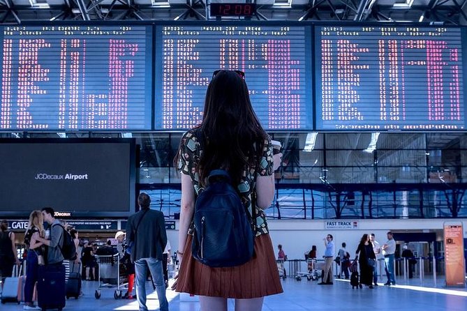 Shared Arrival Transfer: Santorini Airport to Hotel or Cruise Port - From Santorini Airport Exit to Hotel or Cruise Port, Without the First Stress