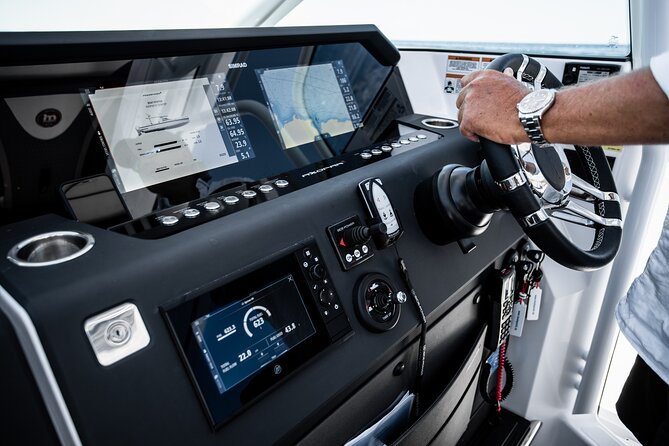 The Fastest Private Motor Yacht in Santorini - All Inclusive Tour - Thirassia Island Lunch or Dinner at Sea Level