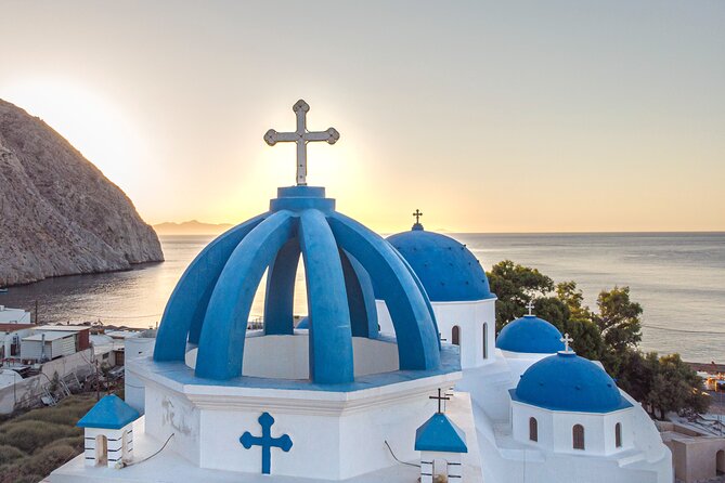 Top Sights of Santorini with Wine Tasting and Sunset in Oia - Pyrgos Kallistis: Winding Alleys and Castle Vistas